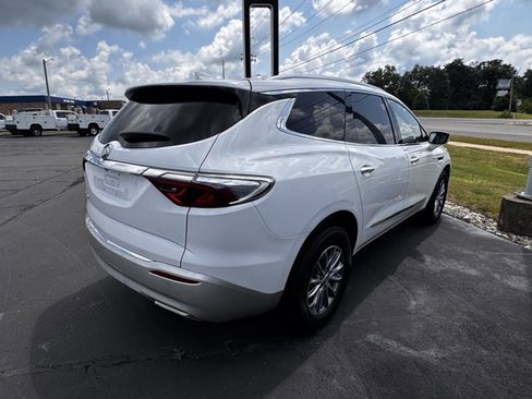 Used 2023 Buick Enclave Essence image 2