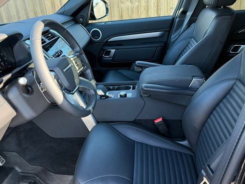 Certified 2025 Land Rover Discovery Dynamic SE image 11