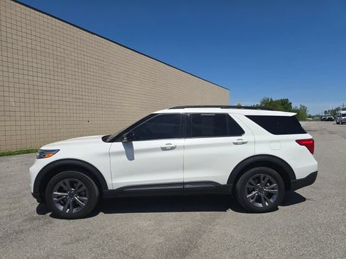 Used 2024 Ford Explorer XLT w/ Equipment Group 202A AWD/4WD image 8