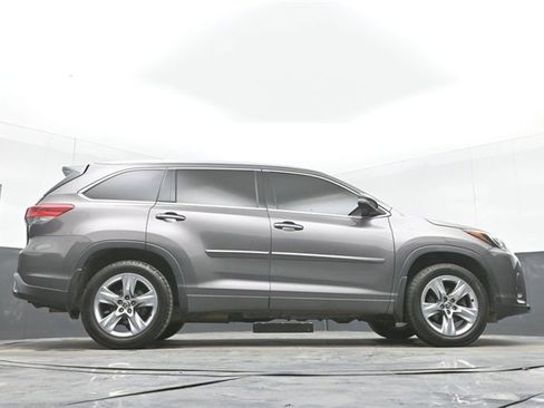 Used 2017 Toyota Highlander Limited image 52