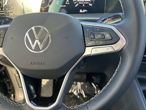 New 2026 Volkswagen Tiguan SE FWD image 21