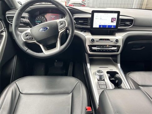 Used 2022 Ford Explorer XLT w/ Equipment Group 202A image 14