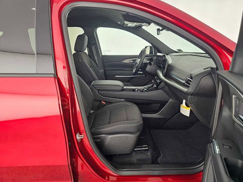 Used 2025 Chevrolet Traverse LT w/ Driver Confidence Package image 10