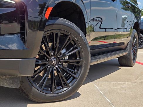 Used 2024 Chevrolet Suburban RST w/ Sport Performance Package AWD/4WD image 8