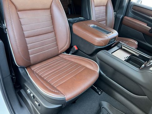 Used 2024 GMC Yukon Denali Ultimate AWD/4WD image 29