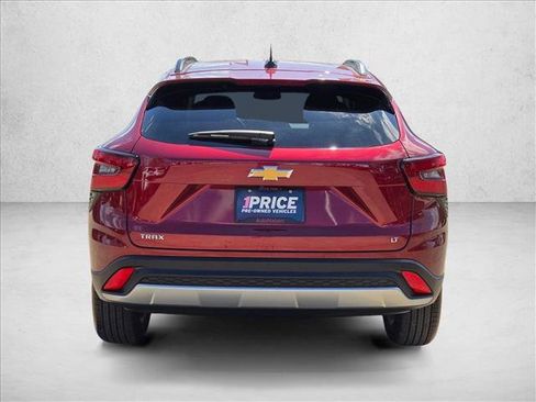 Used 2025 Chevrolet Trax LT w/ Driver Confidence Package image 7