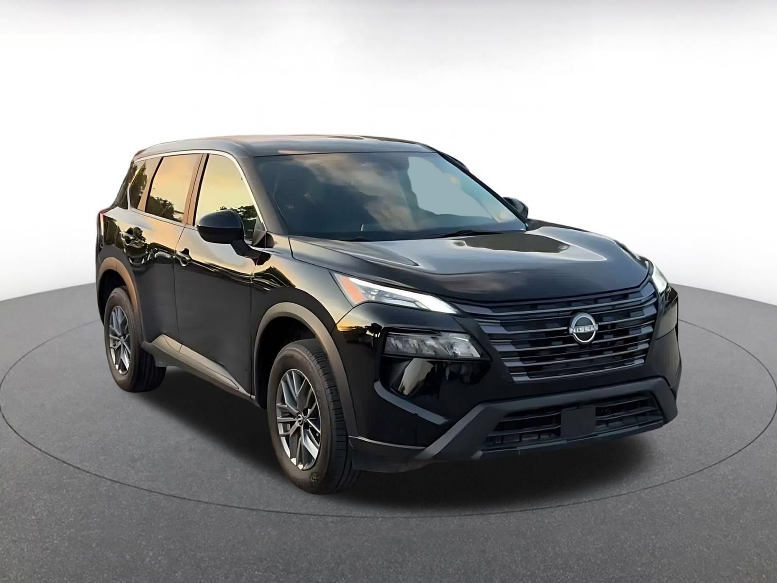 Used 2026 Nissan Rogue SV FWD image 3
