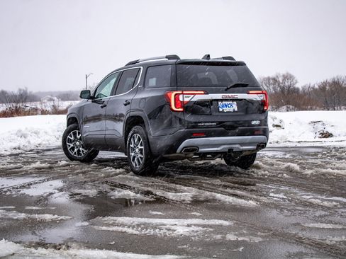 Used 2023 GMC Acadia SLT image 13