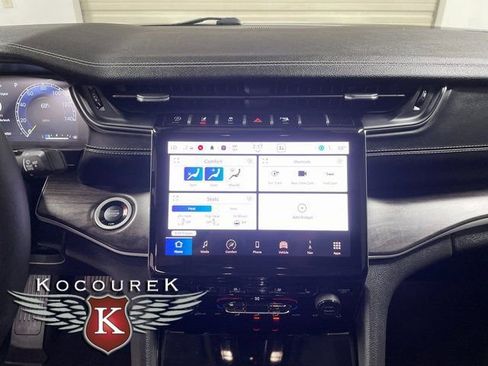 Used 2023 Jeep Grand Cherokee L Limited w/ Luxury Tech Group II AWD/4WD image 16