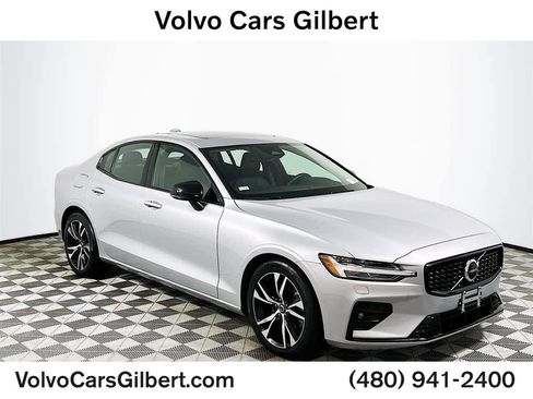 Used 2025 Volvo S60 B5 Core image 1