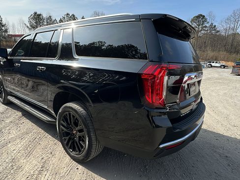 Used 2022 GMC Yukon XL SLT image 10