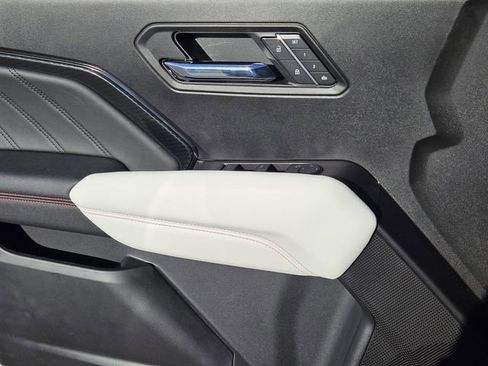 New 2026 GMC Canyon AT4X image 17