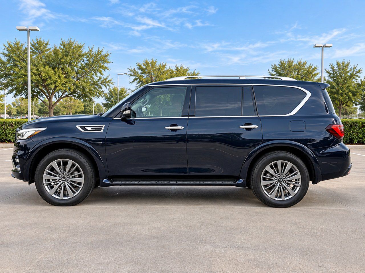Used 2022 INFINITI QX80 Luxe w/ All-Season Package RWD image 6
