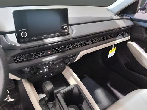 Used 2025 Honda Accord LX image 23