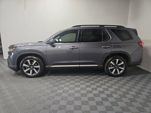 Certified 2025 Honda Pilot Touring image 2