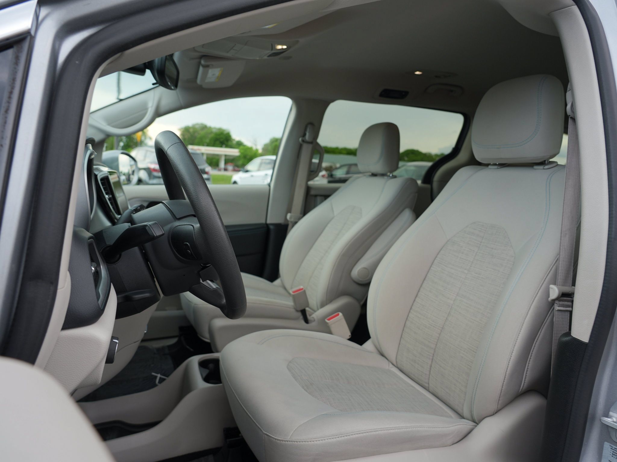 Used 2017 Chrysler Pacifica Touring Plus FWD image 13