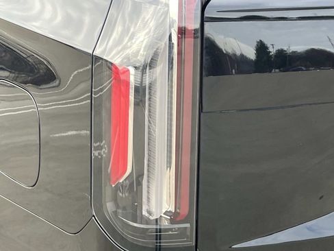 Used 2021 Cadillac Escalade Sport w/ Driver Assist Tech Package image 10