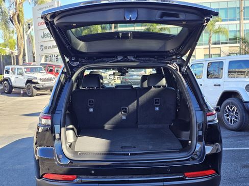 New 2025 Jeep Grand Cherokee Limited w/ Luxury Tech Group II image 7