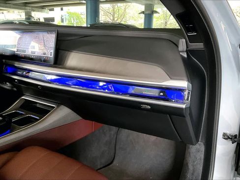 Used 2024 BMW 740i w/ Executive Package image 19