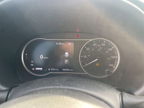 Used 2018 Nissan Kicks SV FWD image 19
