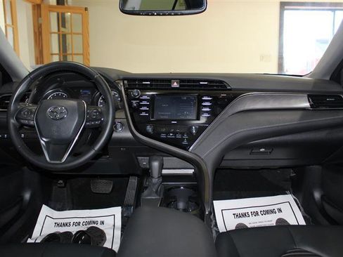 Used 2020 Toyota Camry SE w/ Convenience Package FWD image 15