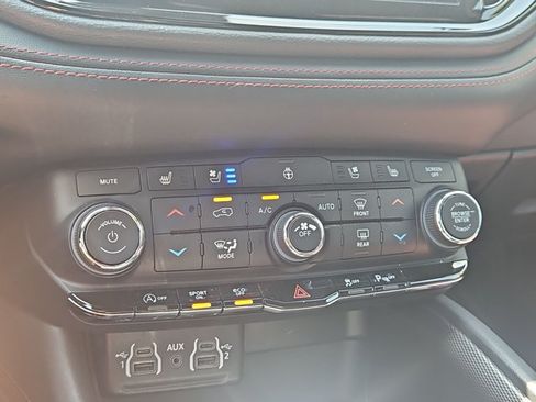 Used 2024 Dodge Durango GT AWD/4WD image 12