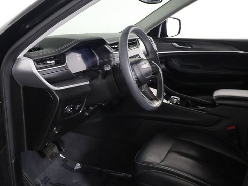 Used 2023 Jeep Grand Cherokee Limited AWD/4WD image 23