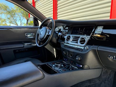 Used 2018 Rolls-Royce Ghost RWD image 19