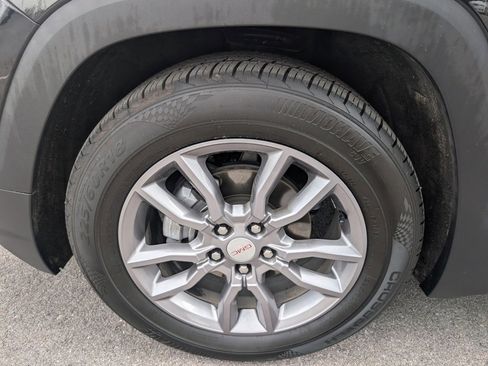 Certified 2024 GMC Terrain SLT image 23