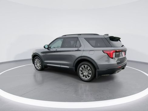 Used 2025 Ford Explorer Active w/ Active Comfort Package image 6