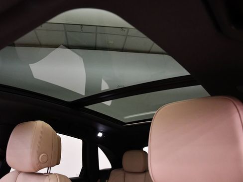 Used 2025 Porsche Macan image 18