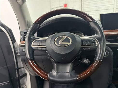 Used 2020 Lexus LX 570 4WD w/ Luxury Package image 15