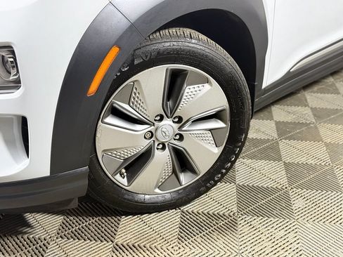 Used 2021 Hyundai Kona Limited w/ Cargo Package FWD image 2