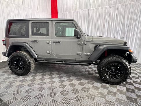 Used 2019 Jeep Wrangler Unlimited Sport S AWD/4WD image 4