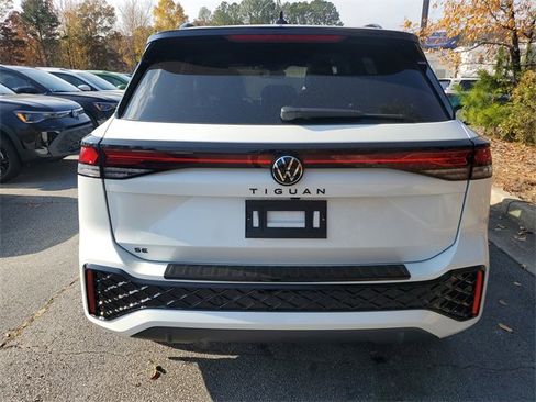 New 2026 Volkswagen Tiguan SE R-Line image 5