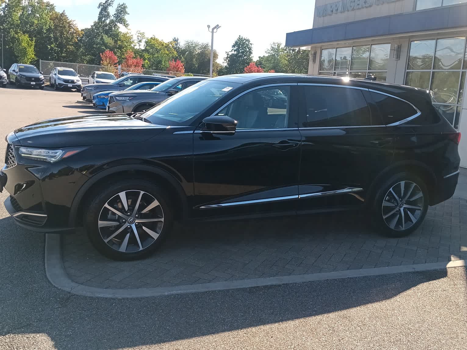 Used 2025 Acura MDX w/ Technology Package AWD/4WD image 2