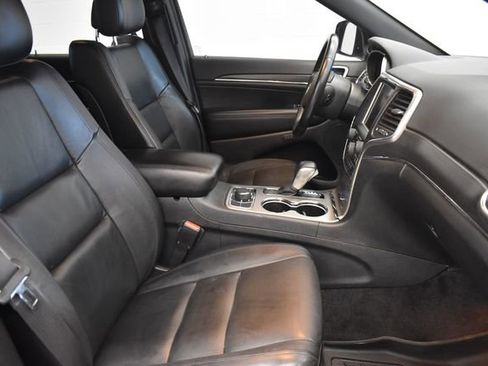 Used 2018 Jeep Grand Cherokee Limited AWD/4WD image 19