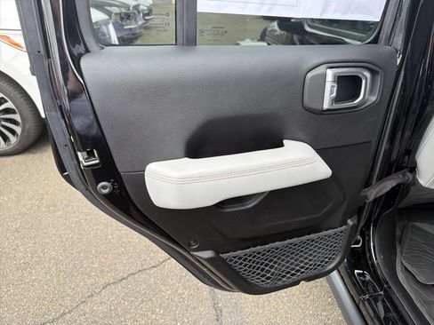 Used 2023 Jeep Gladiator Overland AWD/4WD image 12