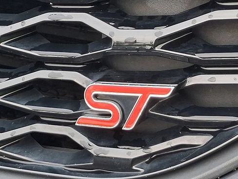 Certified 2020 Ford Explorer ST w/ Premium Technology Package AWD/4WD image 11