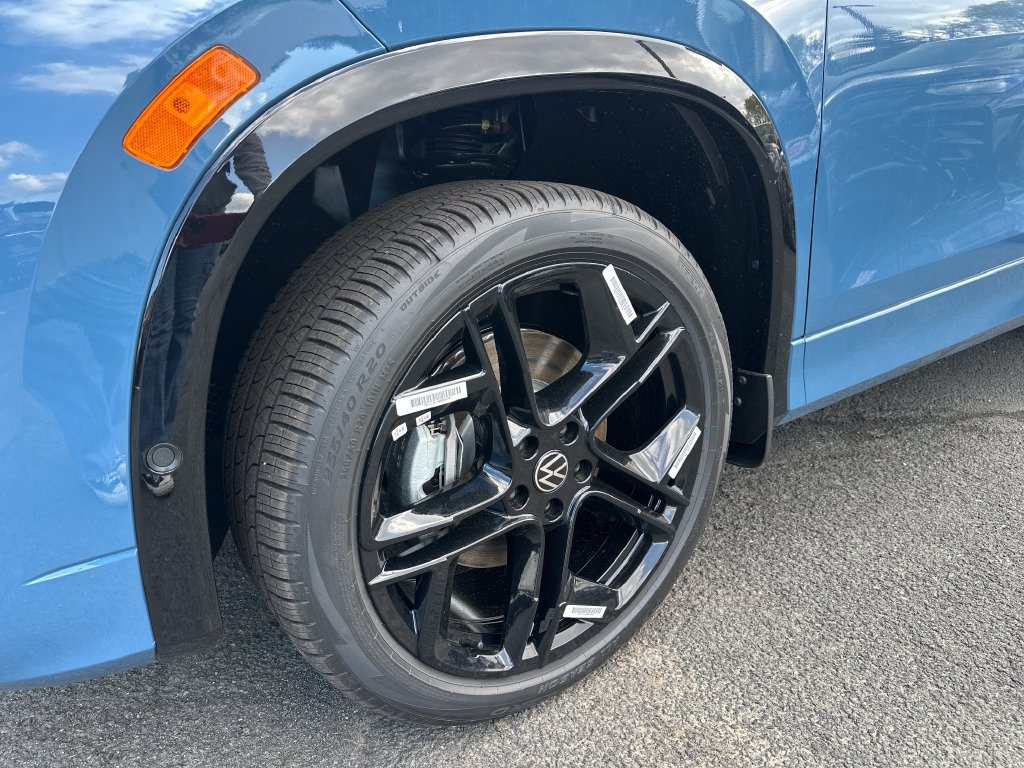 New 2026 Volkswagen Tiguan SE R-Line AWD/4WD image 2