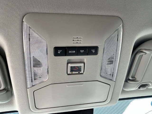 Used 2025 Toyota RAV4 XLE FWD image 12