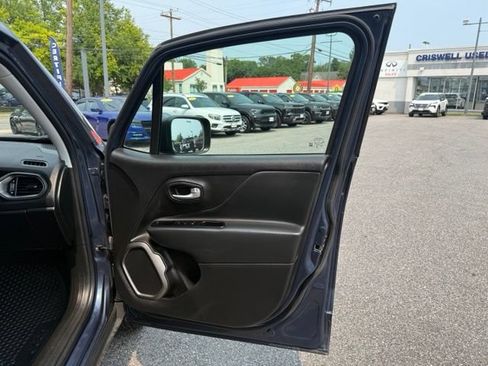 Used 2023 Jeep Renegade Latitude AWD/4WD image 24