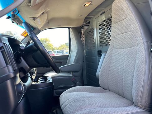 Used 2021 Chevrolet Express 2500 2500 3dr Cargo Van w/ Enhanced Convenience Package image 9