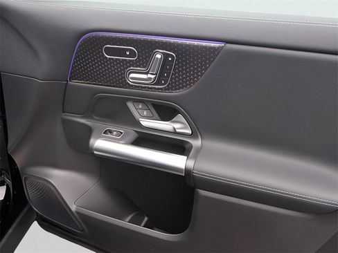 New 2025 Mercedes-Benz GLA 250 4MATIC image 13