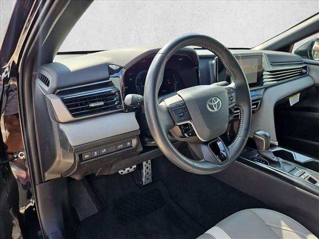 Used 2025 Toyota Camry SE w/ Convenience Package FWD image 3