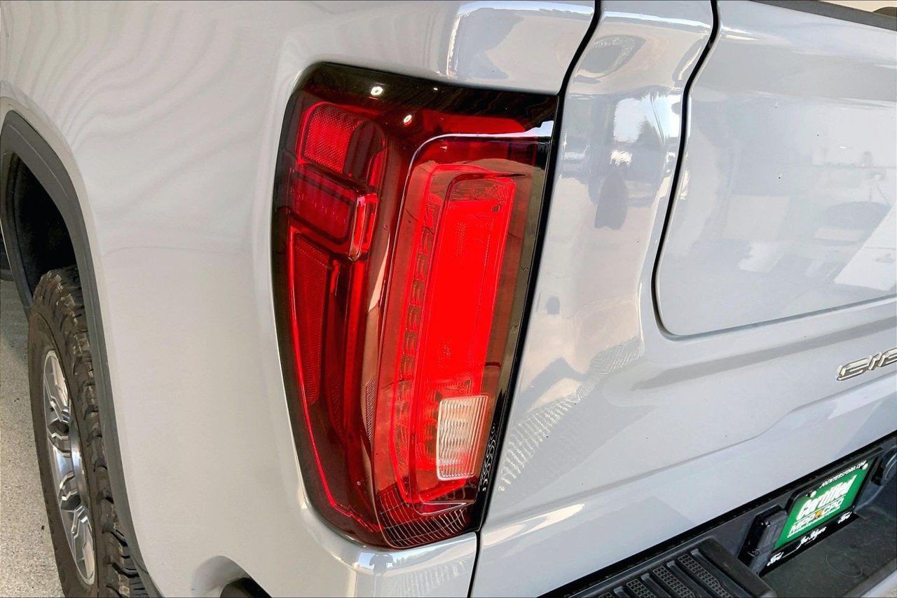 Used 2024 GMC Sierra 1500 AT4 w/ Technology Package AWD/4WD image 13