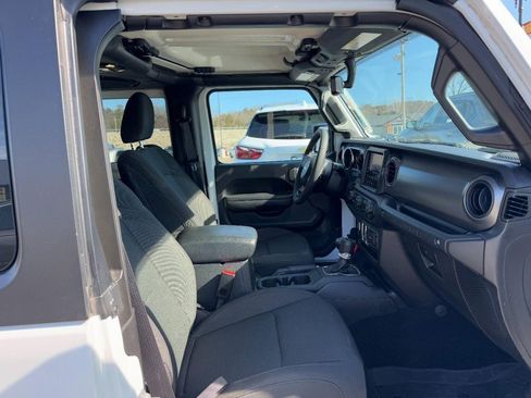 Used 2023 Jeep Wrangler Sport S image 10