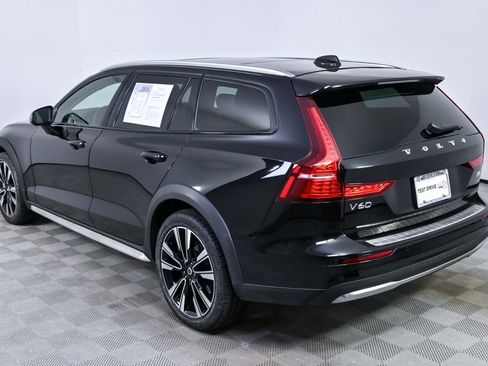 Certified 2024 Volvo V60 B5 Cross Country Ultimate image 4