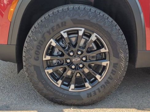 Certified 2025 Chevrolet Traverse Z71 AWD/4WD image 32