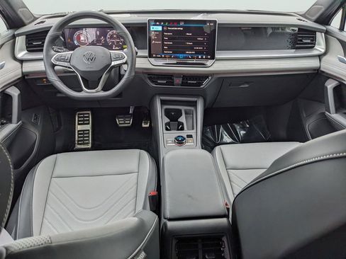 New 2026 Volkswagen Tiguan SE R-Line AWD/4WD image 16